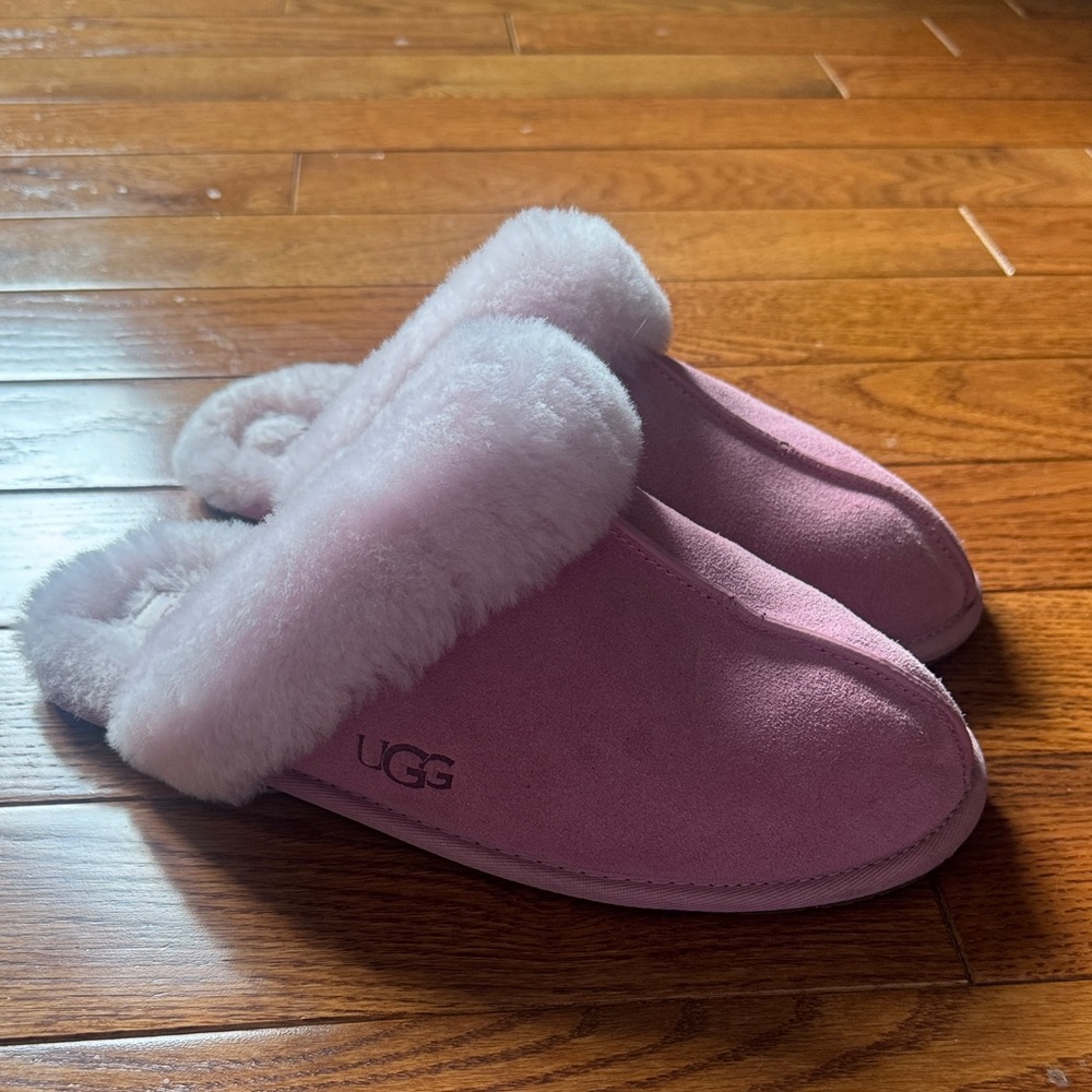 UGG Women's Soft Pink Slippers